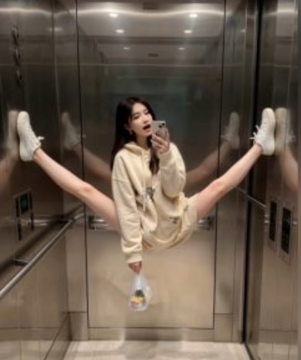 AI生成电梯一字马美女制作教程，条条流量上万，别再在外面被割韭菜了，全流程实操-观棋网创